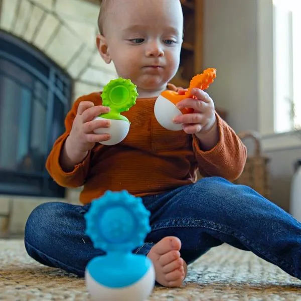 Прорізувач-неваляшка Fat Brain Toys харчовий силікон 6х6х12 см блакитний