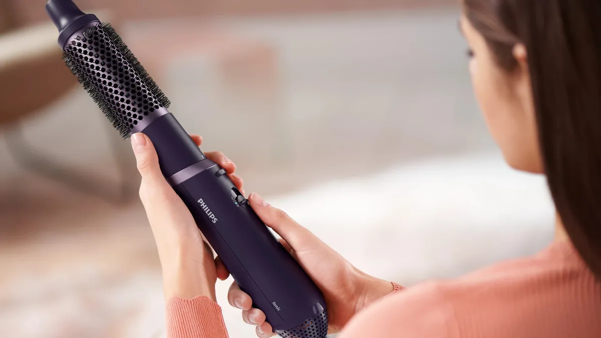 Фен-щітка Philips 3000 Series, 800Вт, з іонізацією, 3 насадки, фіолетового кольору.