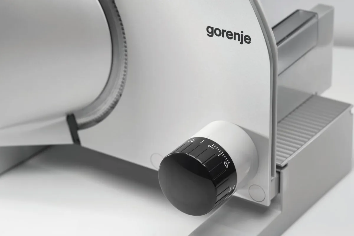 Скиборізка Gorenje, потужність 100 Вт, лезо з нержавіючої сталі, діаметр ножа 170 мм, корпус з металу та пластику, сірого кольору.