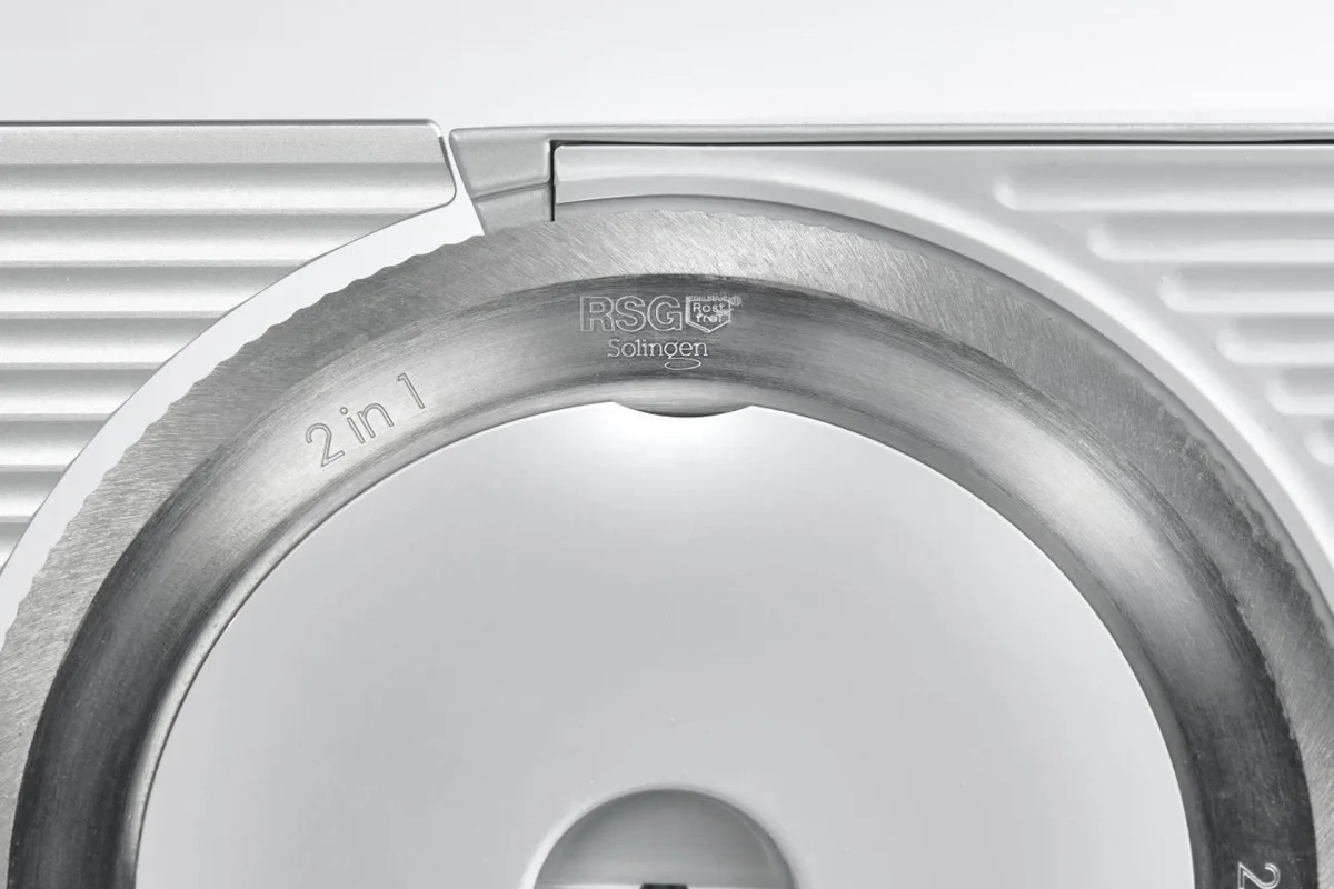 Скиборізка Gorenje, потужність 100 Вт, лезо з нержавіючої сталі, діаметр ножа 170 мм, корпус з металу та пластику, сірого кольору.