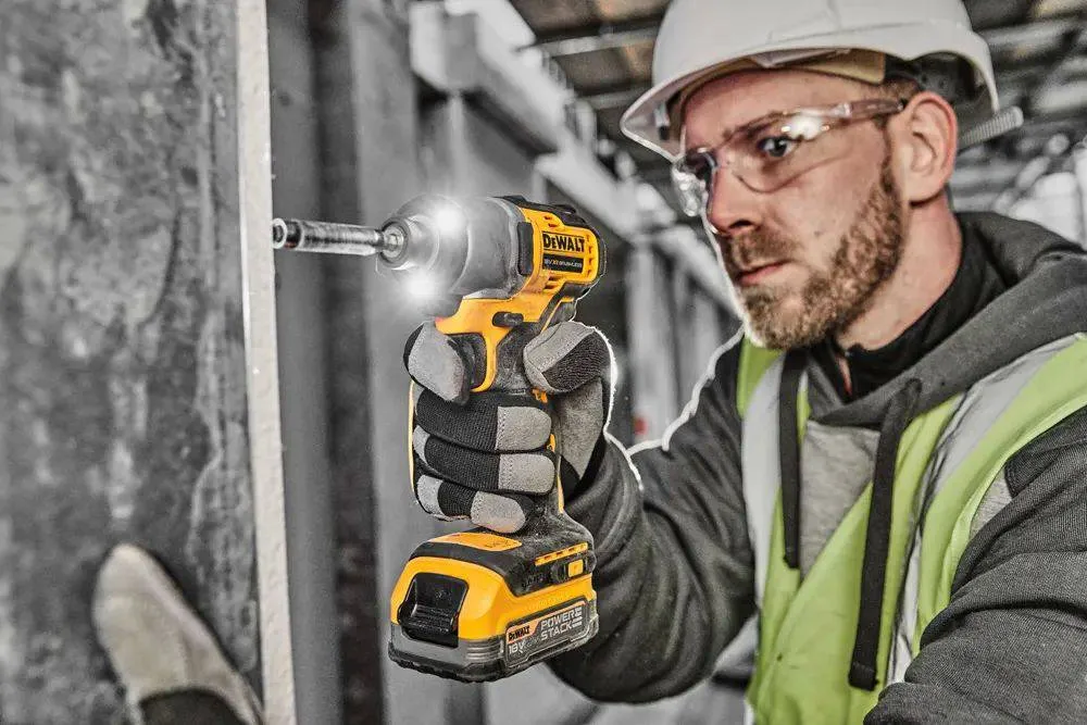 Акумуляторний ударний шурупокрут DeWalt XR Li-Ion PowerStack 18В 1х1.7А·год 192Нм 3200об/хв 4200уд/хв у кейсі 0.8