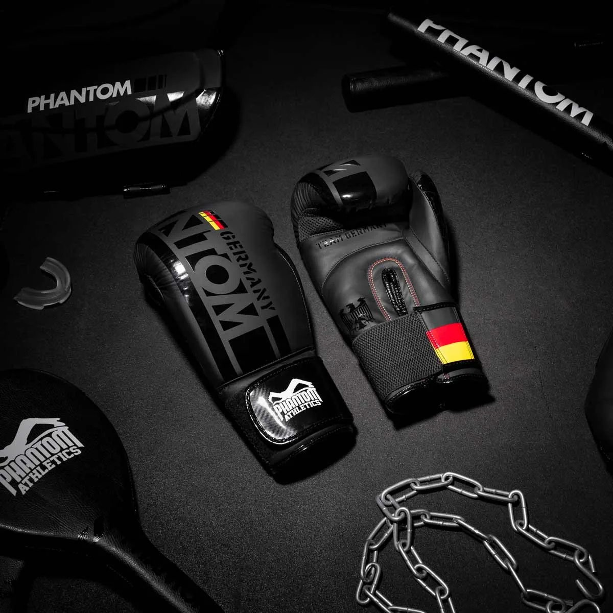 Боксерские перчатки Phantom PU 10 унций Черные с капой в комплекте.
