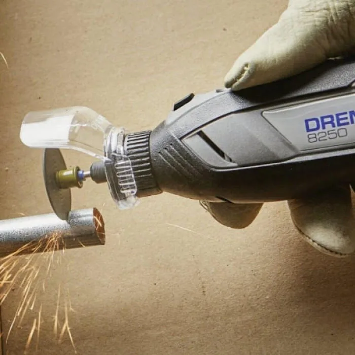 Акумуляторна шліфувально-гравірувальна машина Dremel 8250-5/65 12В 2х2А·год 5000-30000 об/хв з кейсом, вага 0.59 кг.