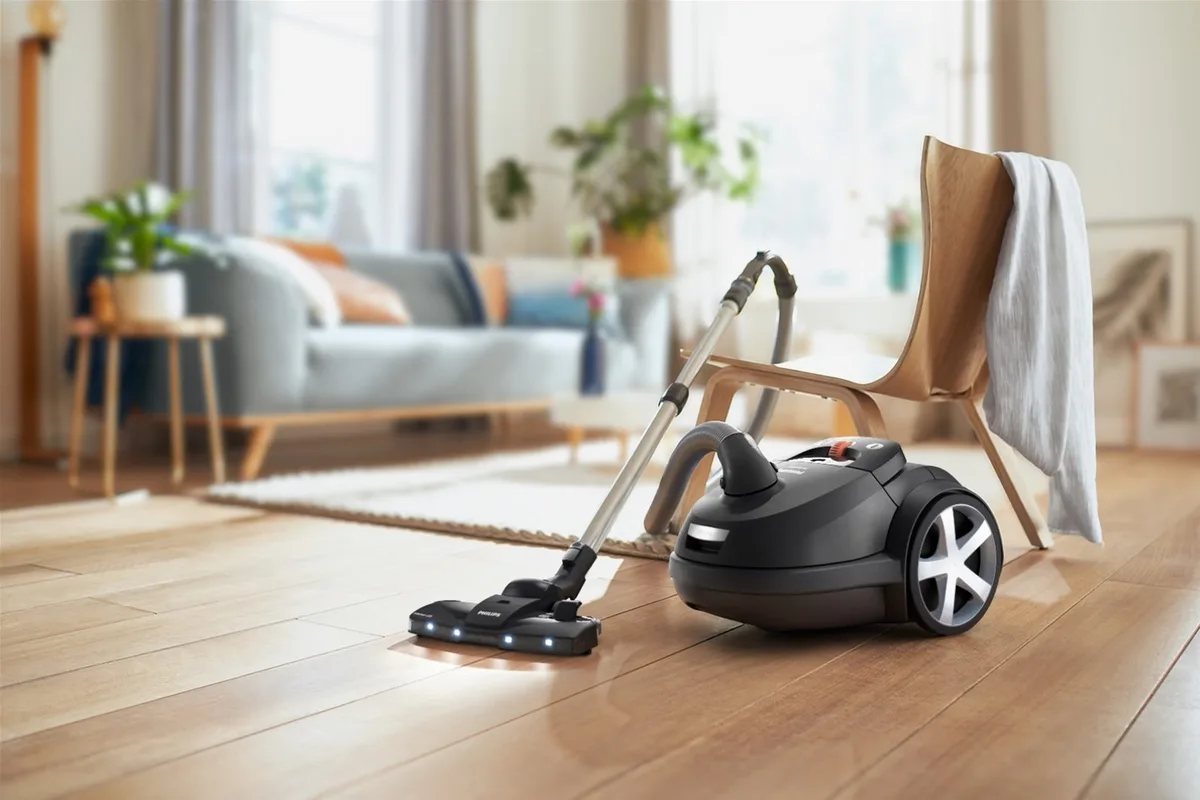 Пилосос Philips мішкового типу Series 8000, 900 Вт, об'єм контейнера 4 л, фільтр HEPA 13, чорний.