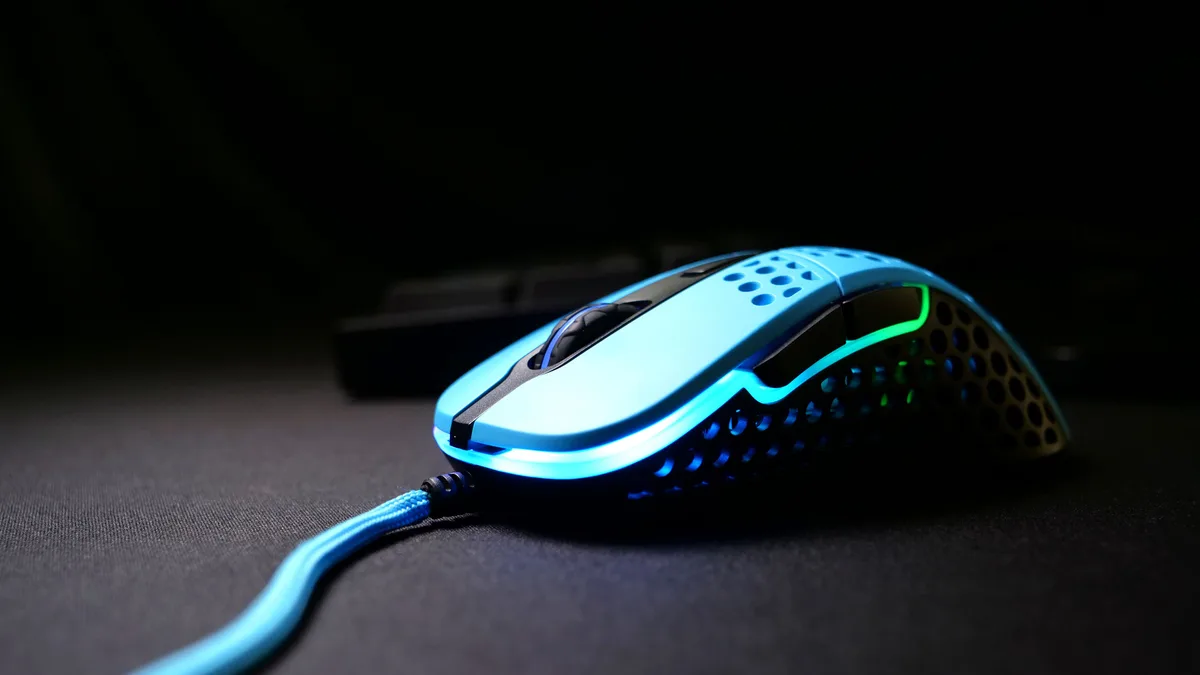 Миша Xtrfy M4, USB-A, RGB, Miami Blue.