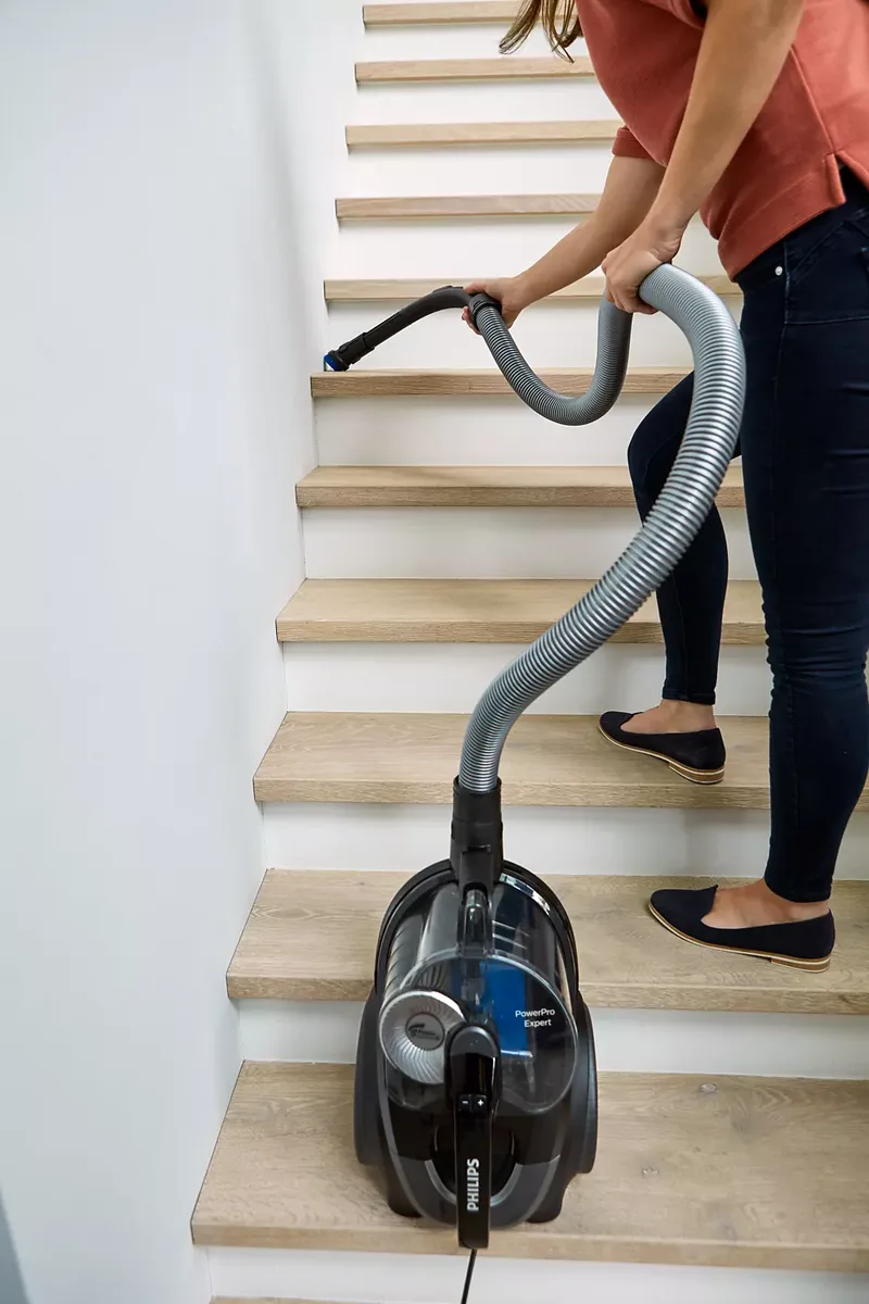 Пилосос Philips 7000 Series з контейнером, потужність 900 Вт, об'єм контейнера 2 л, фільтр НЕРА, турбощітка, синій колір.