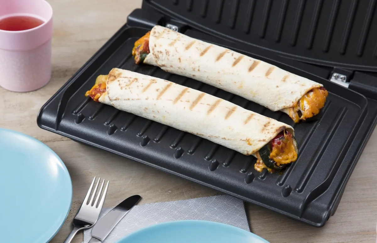 Прижимный гриль Russell Hobbs Family SteelGrill 1650Вт, 1 температурный режим, металлический корпус, красно-черный