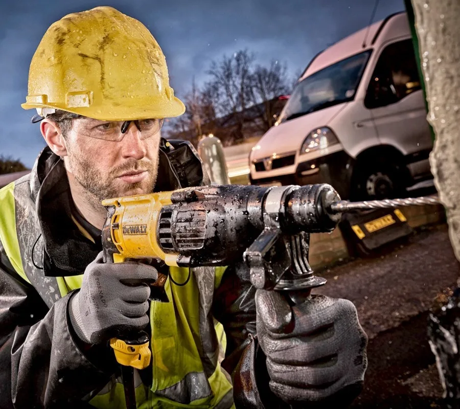 Перфоратор DeWalt SDS-Plus 800Вт 2.8Дж 0-5540об/хв 0-1500об/хв 3 режими в кейсі, вага 3кг.