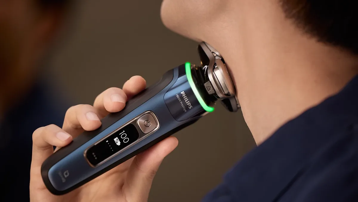 Электрическая бритва Philips Series i9000 Prestige SkinIQ, 3 бритвенные головки, Li-Ion, сухое и влажное бритье, индикатор заряда