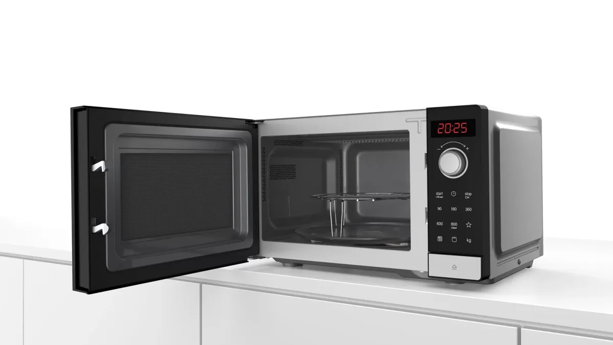 Мікрохвильова піч Bosch, 20 л, електронне управління, 800 Вт, гриль, дисплей, чорного кольору.