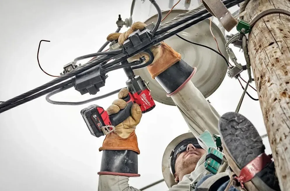 Акумуляторний ударний гайковерт Milwaukee M18 FMTIW2F12-0 18В 881Нм 0-2575об/хв 1/2" у кейсі 2.3кг без батареї та зарядного пристр