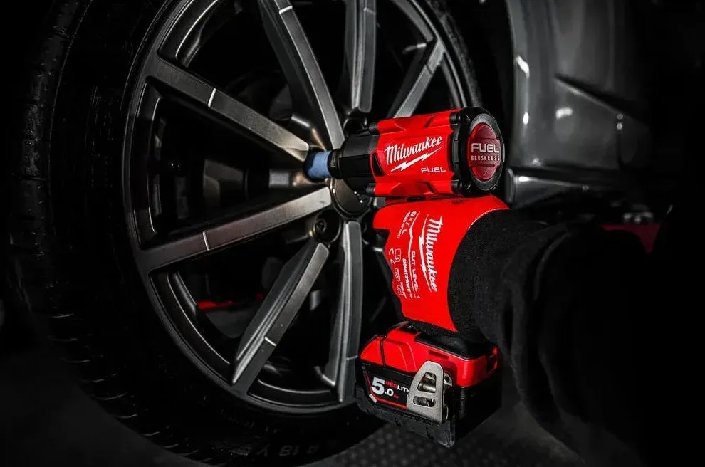 Акумуляторний ударний гайковерт Milwaukee M18 FMTIW2F12-0 18В 881Нм 0-2575об/хв 1/2" у кейсі 2.3кг без батареї та зарядного пристр