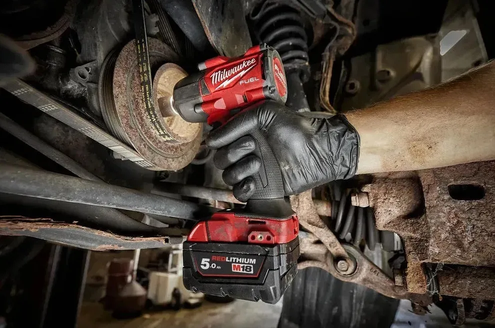 Акумуляторний ударний гайковерт Milwaukee M18 FMTIW2F12-0 18В 881Нм 0-2575об/хв 1/2" у кейсі 2.3кг без батареї та зарядного пристр