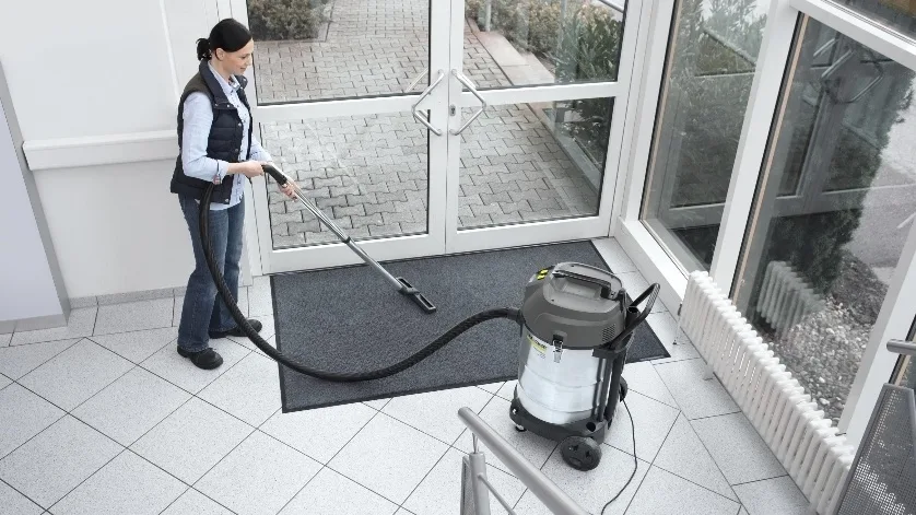 Пилосос Karcher професійний двомоторний 2300Вт 70л металевий контейнер для сухого вологого прибирання