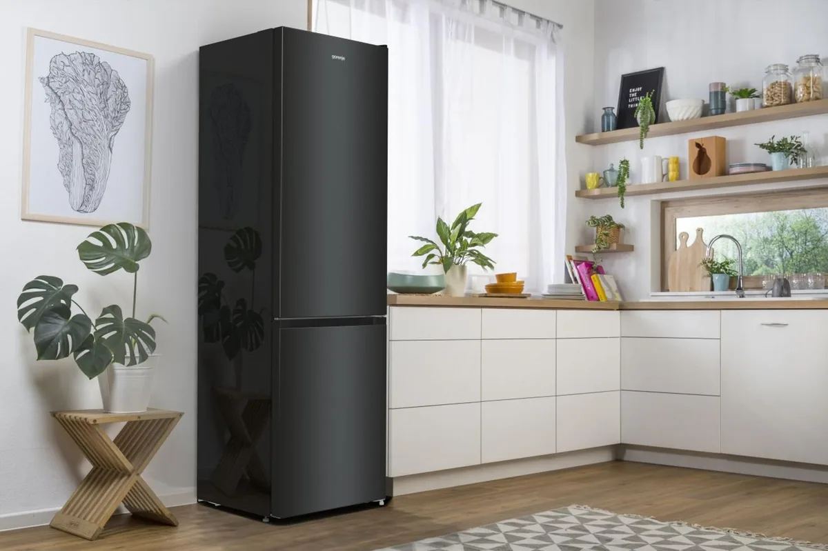 Холодильник Gorenje з нижньою морозильною камерою 235 л А++ NoFrost для зберігання продуктів та овочів