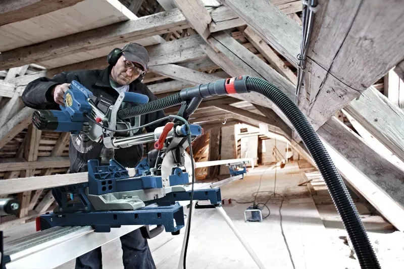 Торцювальна пила Bosch Professional GCM 8 SJL 1600Вт, диск 216мм, вага 17.3кг.