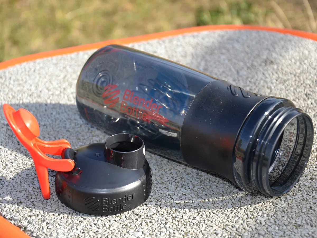 Шейкер спортивний BlenderBottle Tritan 820 мл Чорний/Червоний
