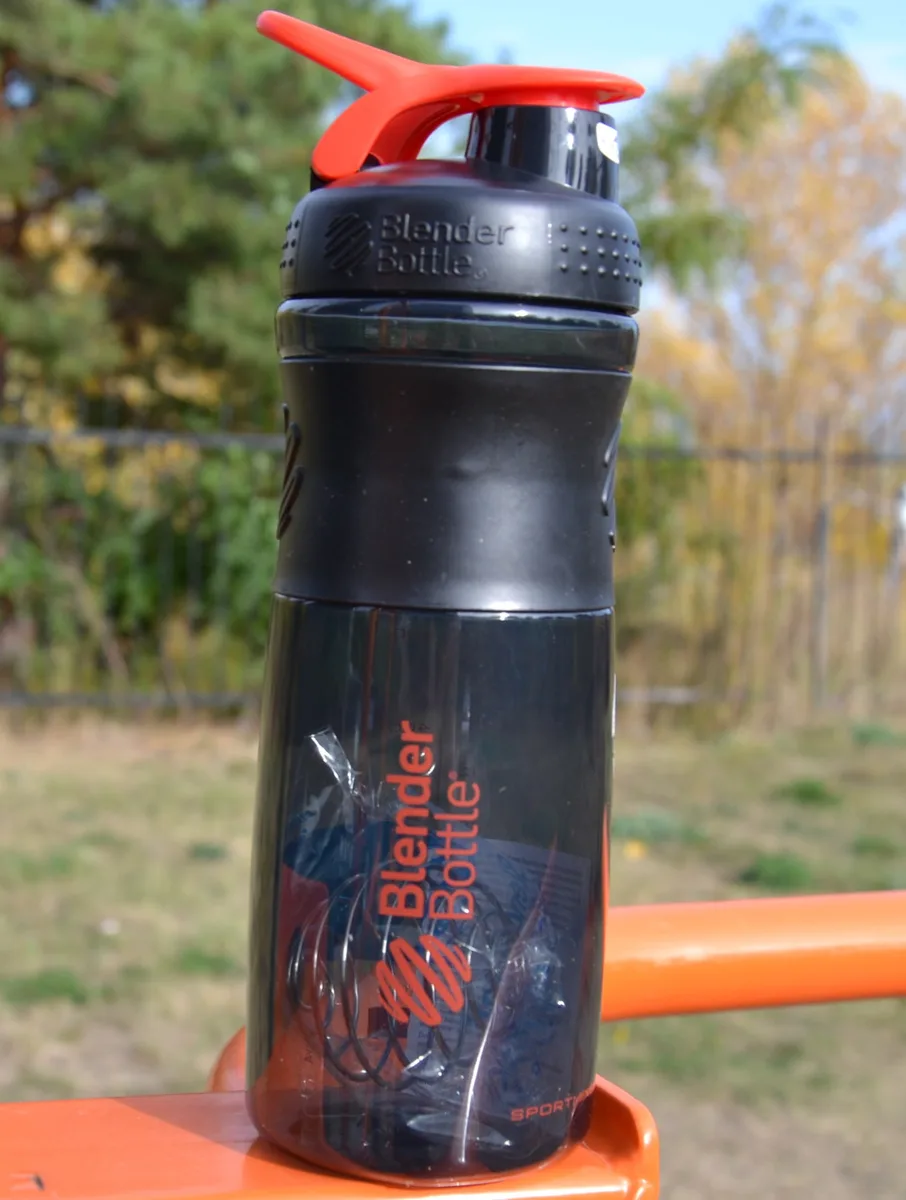 Шейкер спортивний BlenderBottle Tritan 820 мл Чорний/Червоний