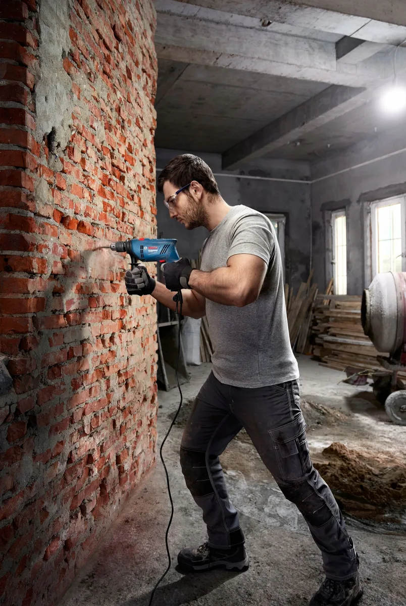 Ударний дриль Bosch Professional GSB 600 RE, 600 Вт, швидкість 0-3000 об/хв, діаметр свердління 1-10 мм, вага 1.7 кг.