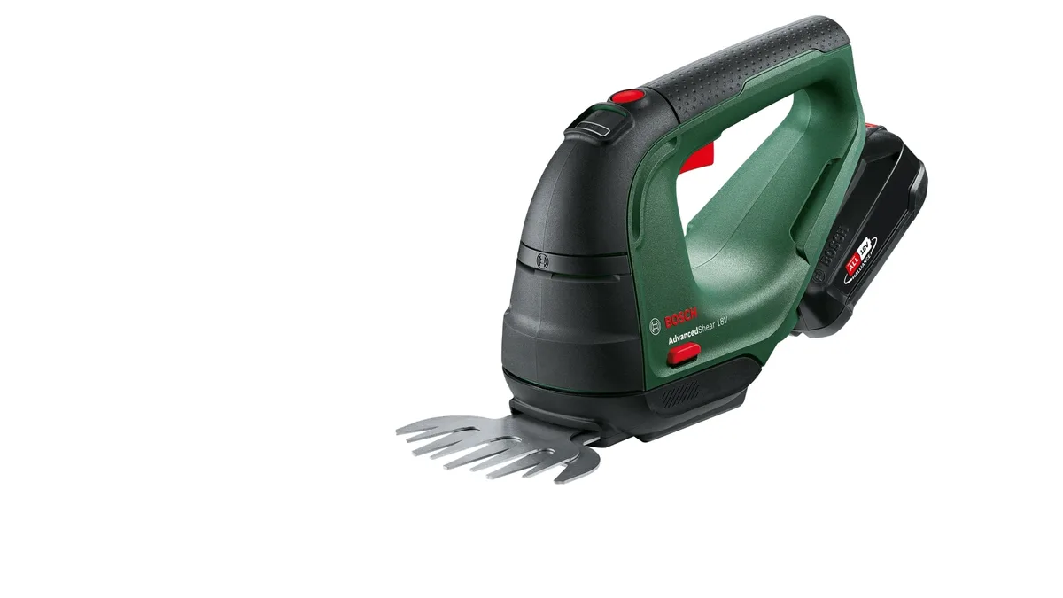 Акумуляторні ножиці для трави Bosch AdvancedShear 18В-10 з насадкою для кущорізу 10/20 см, крок різу 8 мм, вага 1.85 кг.