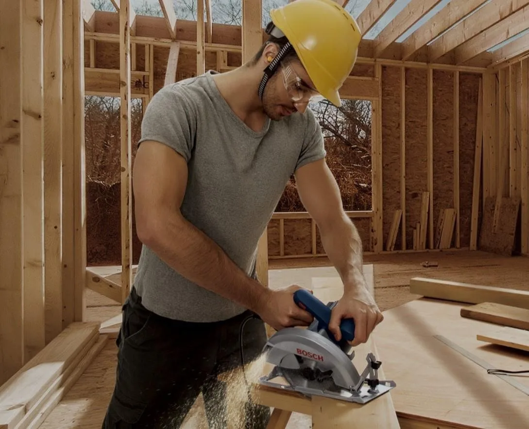 Дискова пила Bosch Professional GKS 140, 1400 Вт, 184 мм, 3.7 кг, 20 мм + пиляльний диск Eco для дерева.