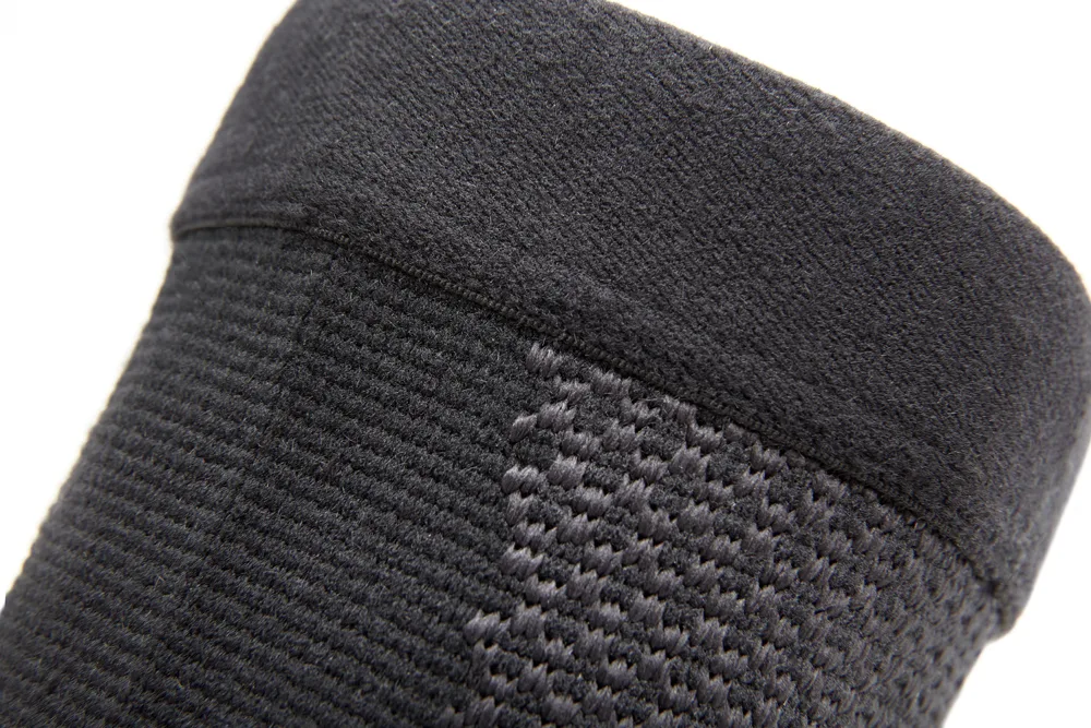 Фіксатор ліктя Adidas Нейлон 47% Поліестер 43% Еластан 10% S чорний