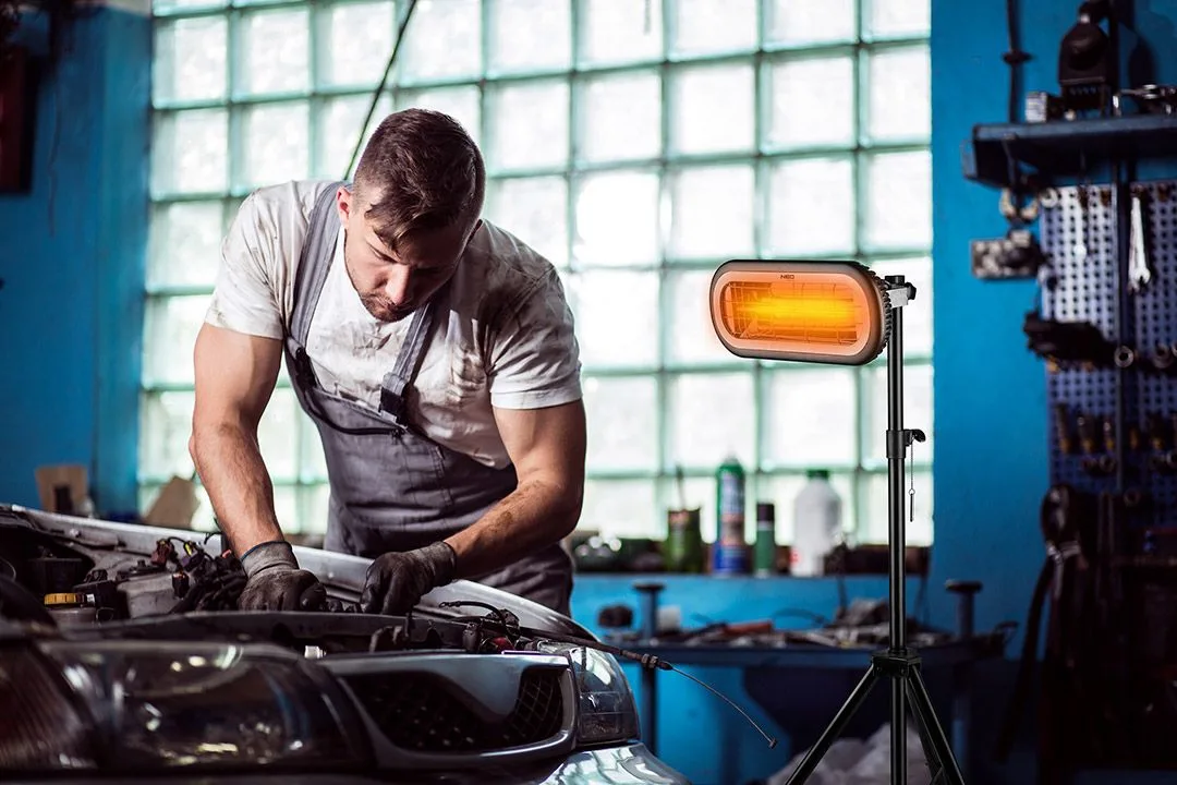 Інфрачервоний обігрівач Neo Tools, потужність 2000Вт, для приміщень до 24 м2, розміри 11.5х46х19 см, ступінь захисту IP65.