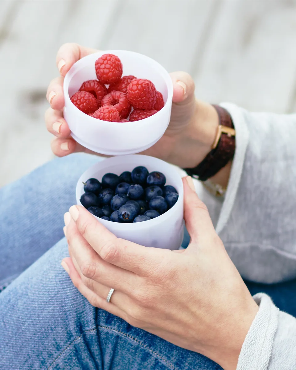 Шейкер SmartShake пластик 600 мл Білий 3 відсіки