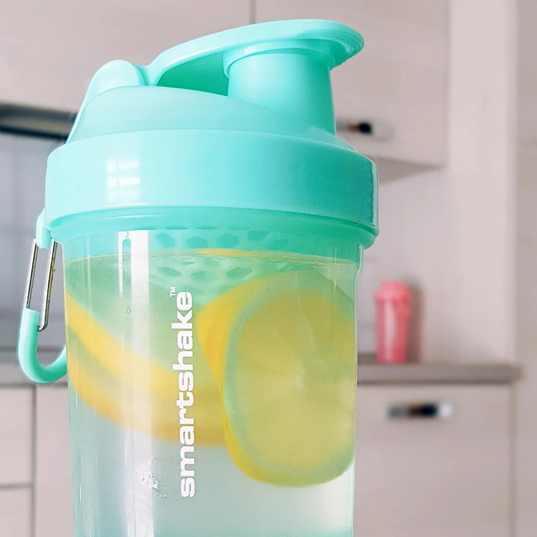 Шейкер спортивний SmartShake 600 мл зелений пластик 3 відсіки