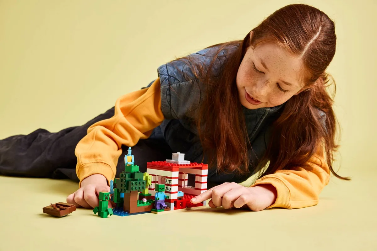 Конструктор LEGO Minecraft Будинок з вибухівки Пластик Різнокольоровий