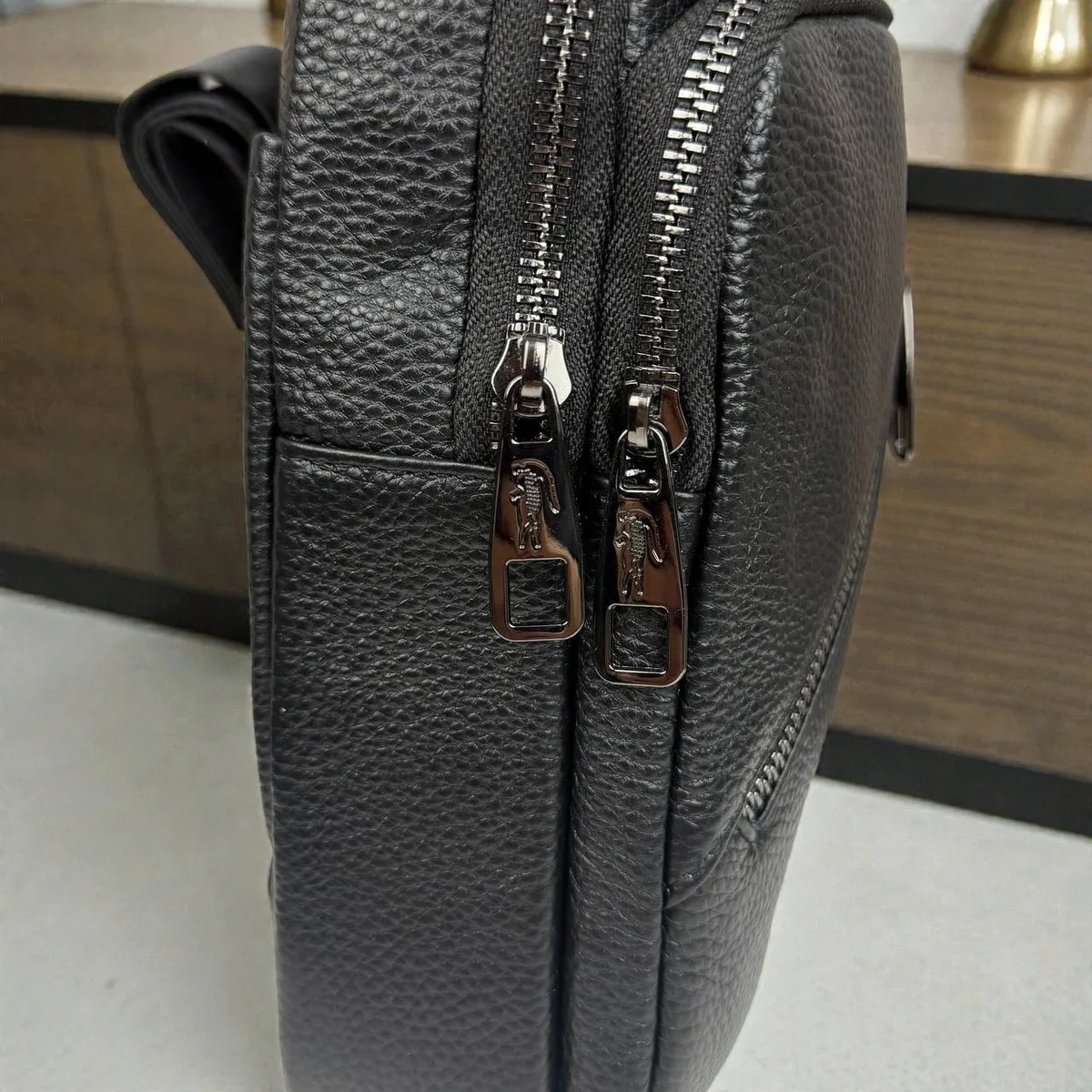 Чоловіча шкіряна сумка-бананка Lacoste 28x15x5 см натуральна шкіра чорна