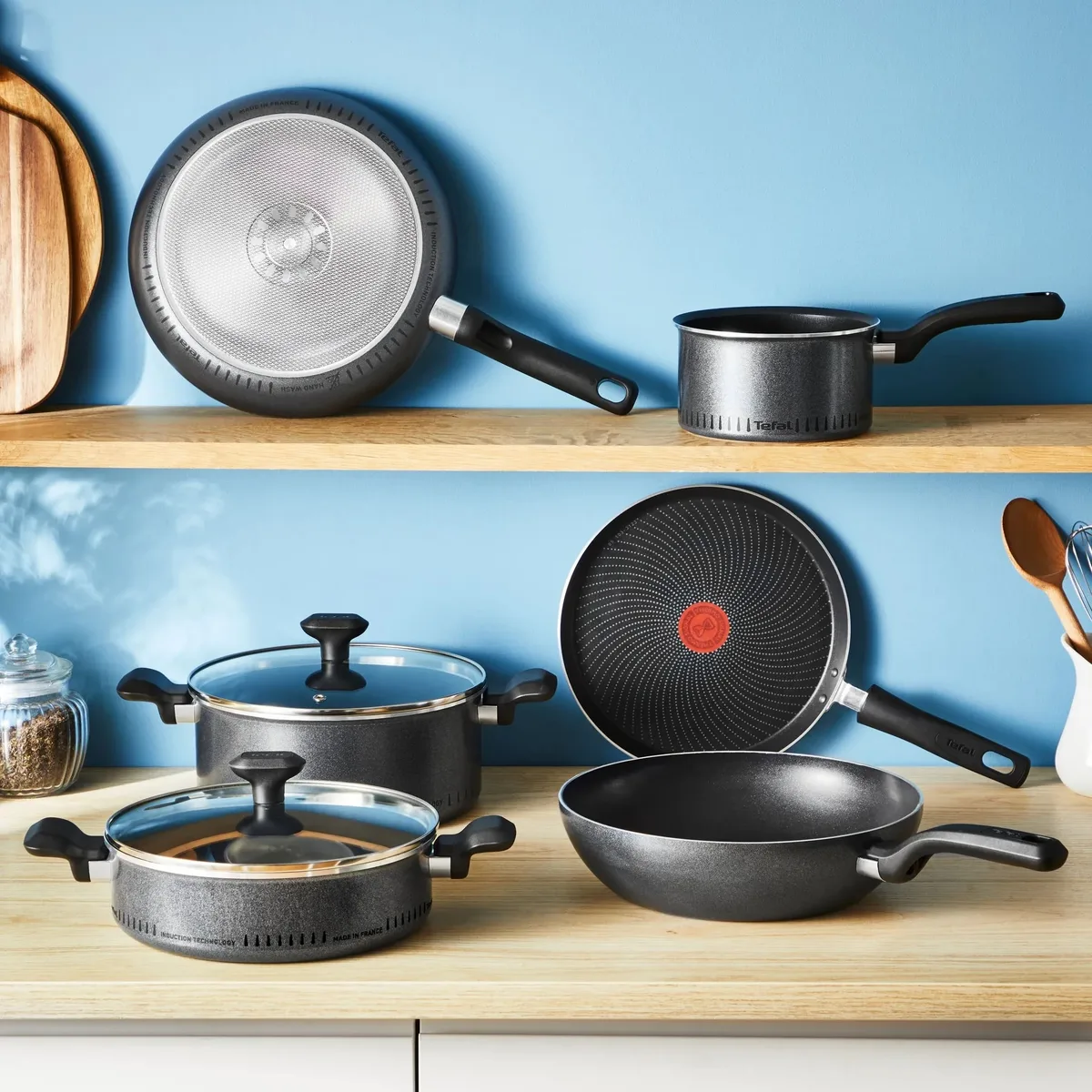 Сковорода ВОК Tefal So' Light, 28 см, алюмінієва, з бакелітовою ручкою, чорного кольору.