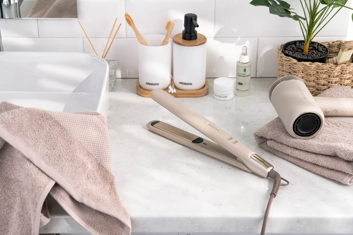 Выпрямитель ARDESTO Pearl Cream, 50Вт, 140-230°C, керамическое покрытие, бежевого цвета