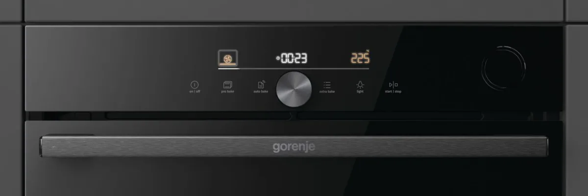 Електрична духова шафа Gorenje, 77 л, клас енергоефективності A+, з паровою функцією, дисплеєм та Wi-Fi, чорного кольору.