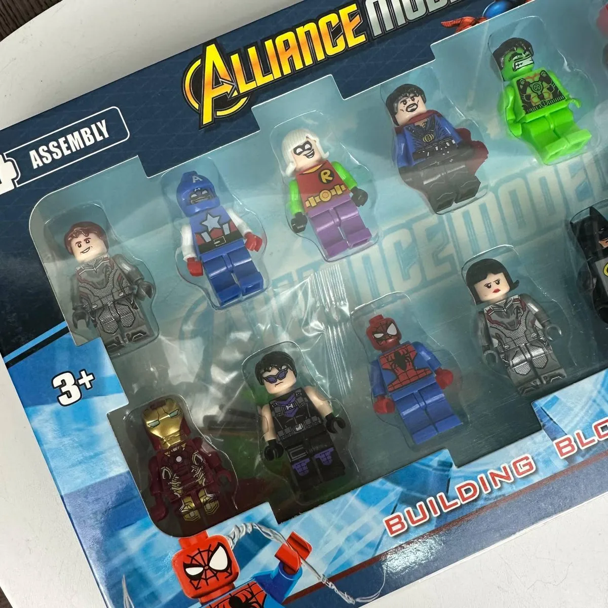 Фігурки лего Marvel 12 штук пластик 26х18х4 см різні кольори
