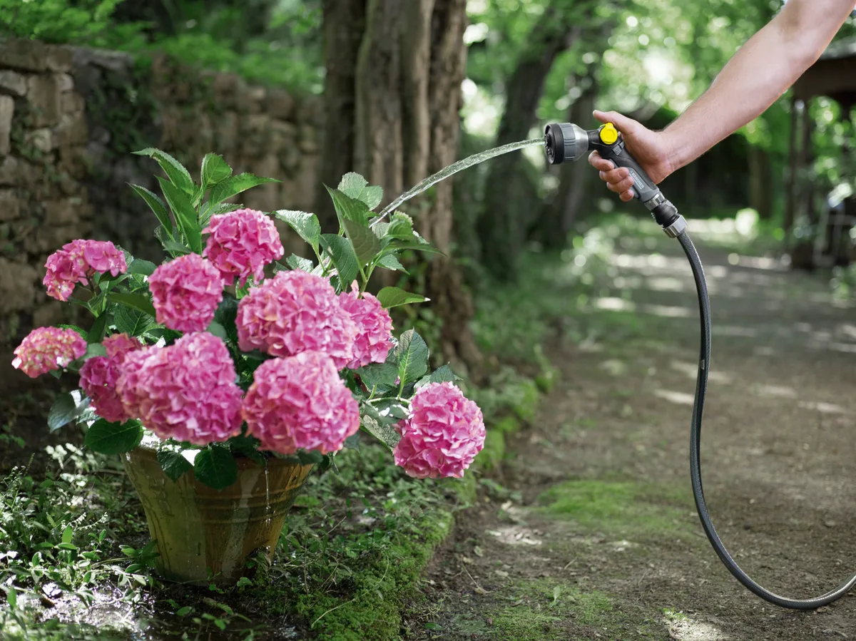 Шланг для саду Karcher Performance Premium 1/2" 20м, 3-шаровий, витримує тиск до 50 бар, температурний діапазон -20...+60°C.