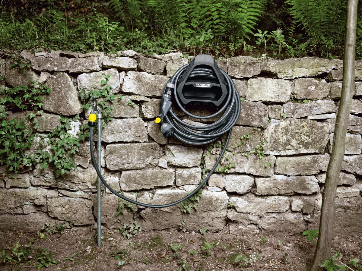 Шланг для саду Karcher Performance Premium 1/2" 20м, 3-шаровий, витримує тиск до 50 бар, температурний діапазон -20...+60°C.