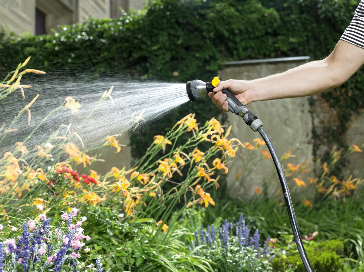 Шланг для саду Karcher Performance Premium 1/2" 20м, 3-шаровий, витримує тиск до 50 бар, температурний діапазон -20...+60°C.