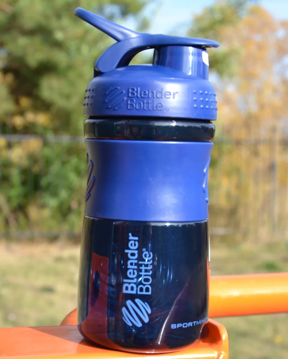 Шейкер BlenderBottle Tritan 590 мл Синій
