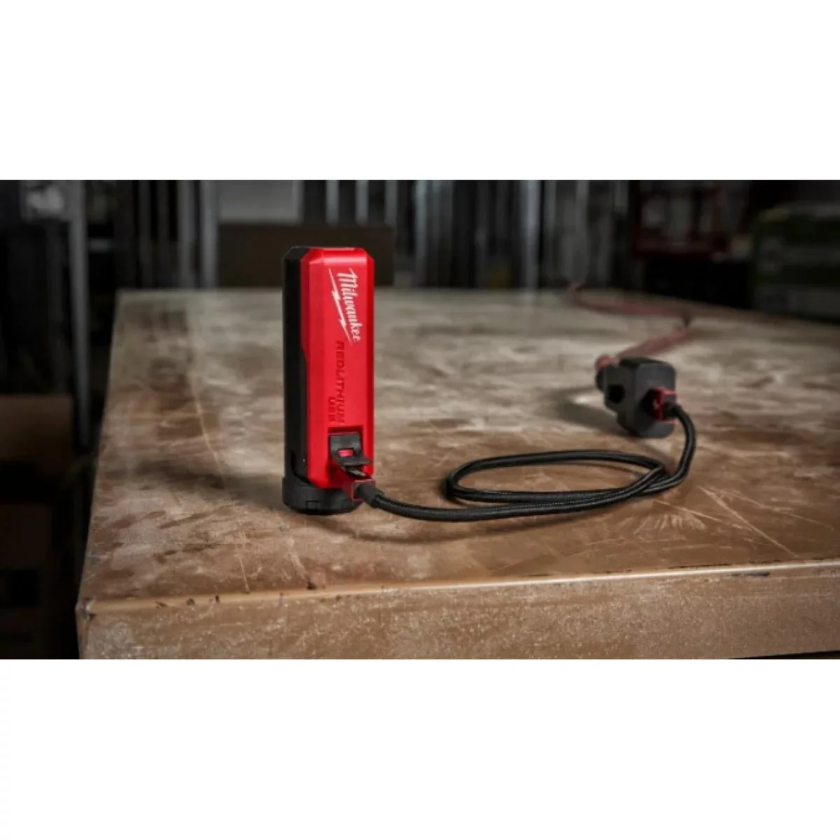 Акумулятор Milwaukee Redlithium USB L4 4 В 3 А·год 023 кг