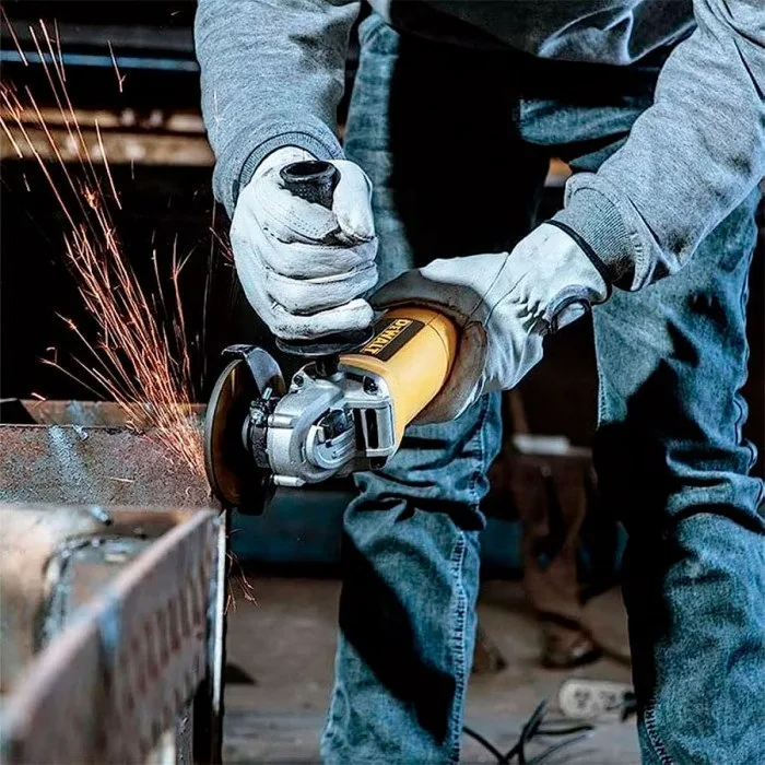 Шліфмашина кутова DeWalt 950Вт 125мм для шліфування металу та каменю легка 1.8кг
