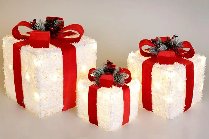 Набір подарункових коробок New Year Gifts з LED-підсвіткою 3 штуки білий з червоною стрічкою 15-25 см