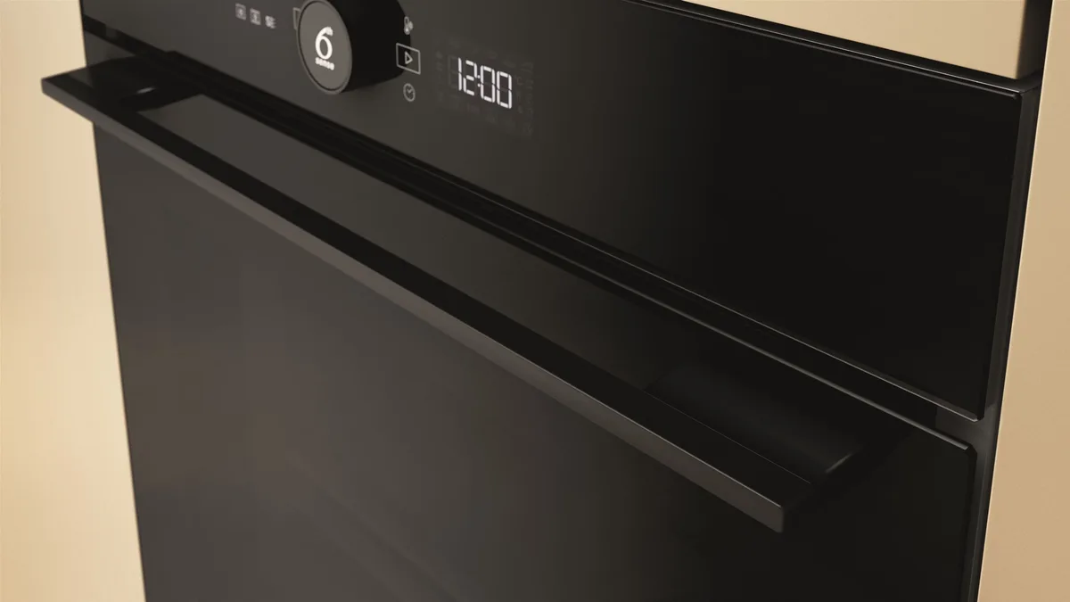 Электрический духовой шкаф Whirlpool, 73 л, класс энергопотребления A+, с дисплеем, конвекцией и телескопическими направляющими, черного цвета