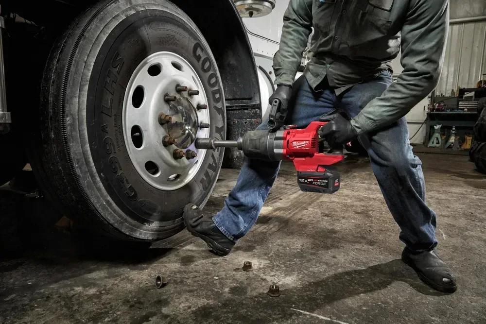 Вертолет ударный аккумуляторный Milwaukee 18В 2576Нм без щеточный для монтажа и сервиса с кейсом.
