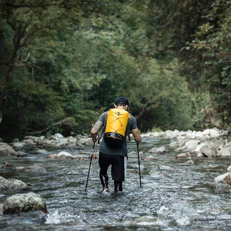 Водонепроникний рюкзак Naturehike нейлон 20л жовтий 36х61 см