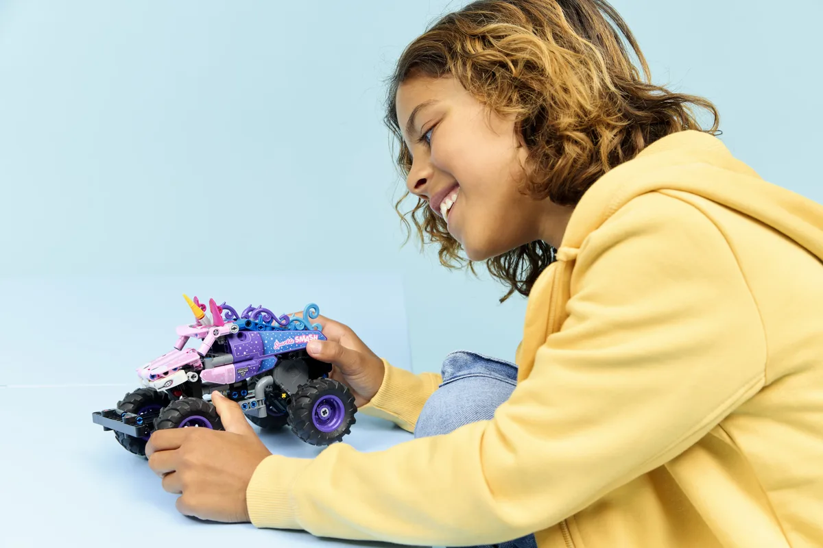 Конструктор LEGO Technic Monster Jam™ Sparkle Smash™ із функцією «Pull-Back»