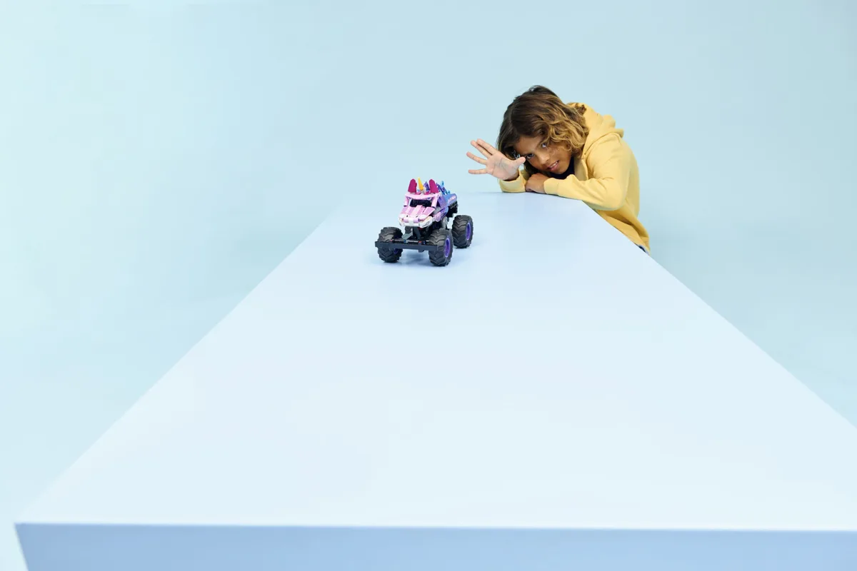 Конструктор LEGO Technic Monster Jam™ Sparkle Smash™ із функцією «Pull-Back»