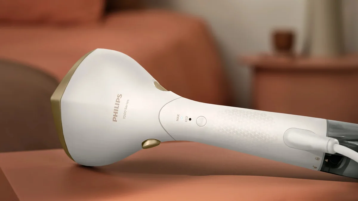 Парогенератор Philips компактный Series 7000, 1500Вт, объем резервуара 100 и 200мл, мощный паровой удар -28°C, в комплекте перчатка и чехол, нержавеющая сталь.