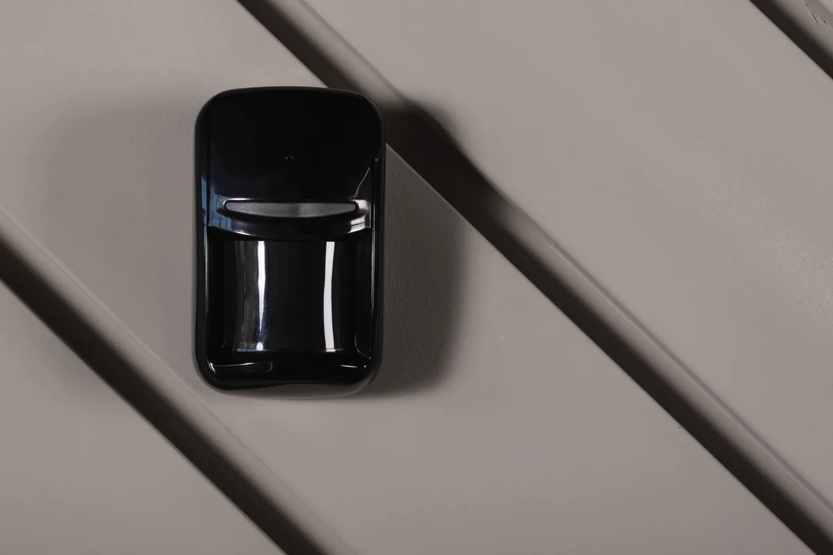 Датчик руху та розбиття скла типу "штора" U-Prox PIR Combi VB Black, бездротовий, чорний