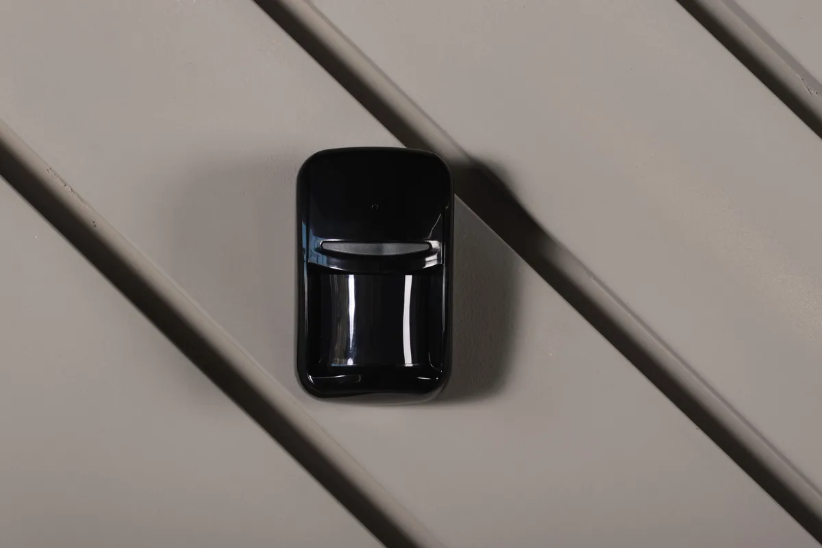 Датчик руху та розбиття скла типу "штора" U-Prox PIR Combi VB Black, бездротовий, чорний